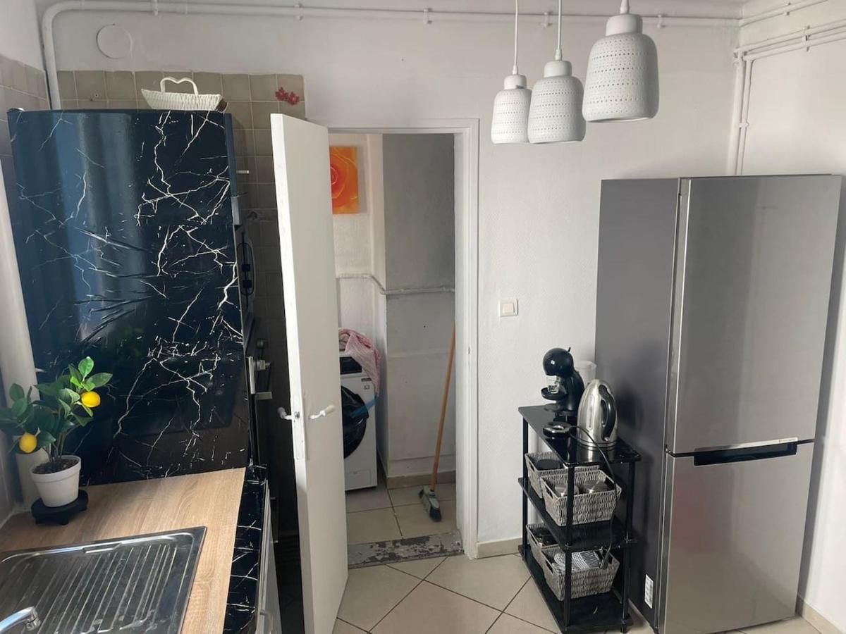 Appartement Proche Gare Tgv Nîmes Exterior foto